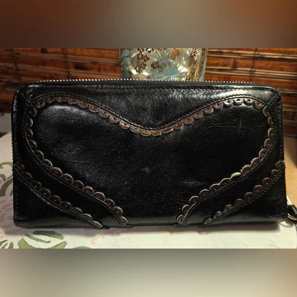 Black Heart-Accent Zip Wallet - Women Bags - Picture 2 of 5